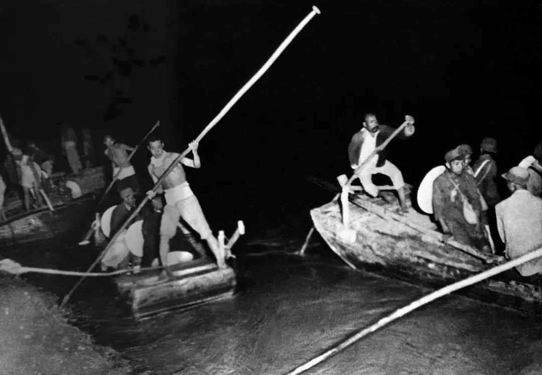 1947年水兵渡刘邓大军过黄河照